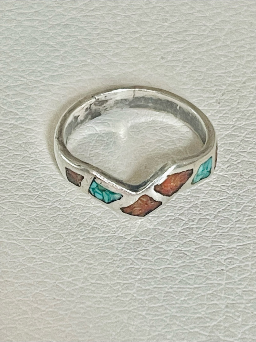 VTG NATIVE AMERICAN STERLING TURQUOISE CORAL CHIPS RING SZ 6.25